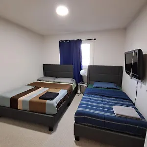 Homestay Square One Suite- Attached Bathroom, Walking Transit & Plaza, Mississauga