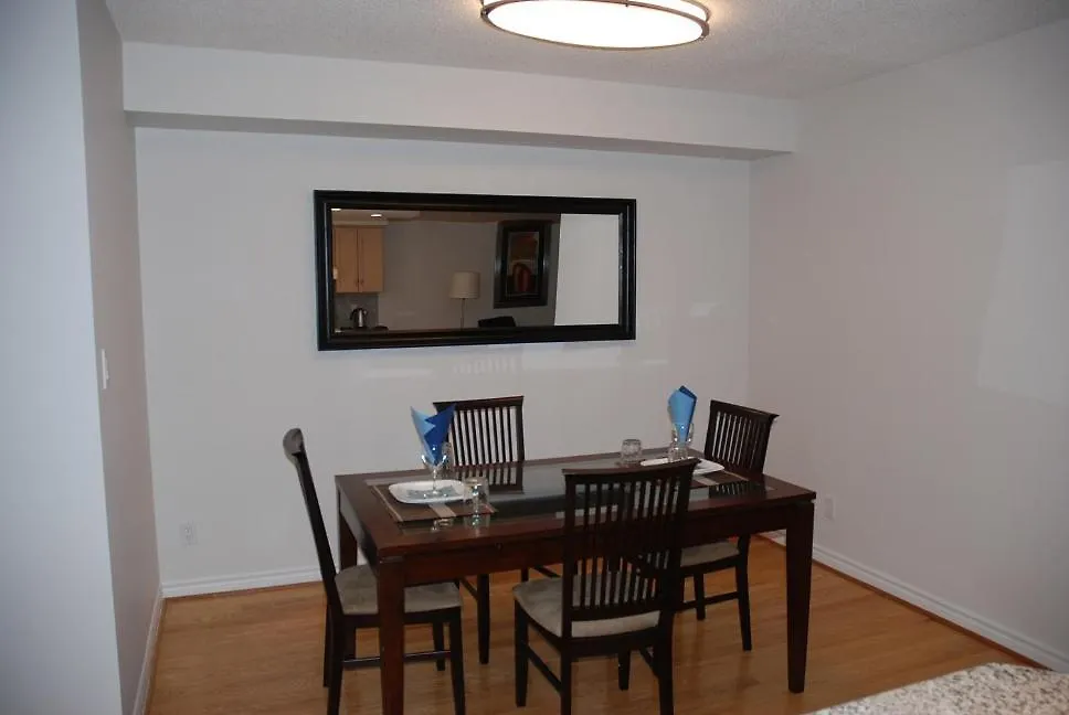 Toronto Luxury Accommodations - Qwest 0*,