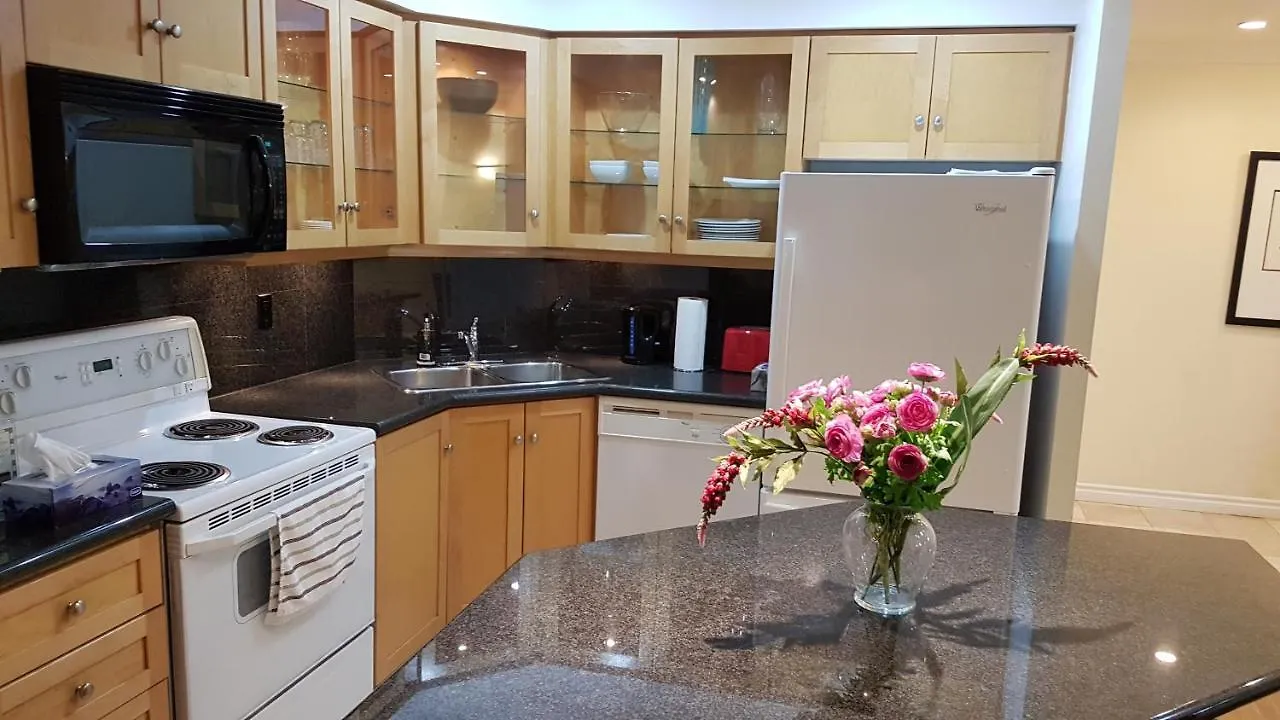 Toronto Luxury Accommodations - Qwest 0*,  Canada