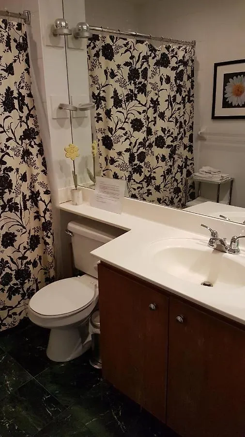 Toronto Luxury Accommodations - Qwest 0*,