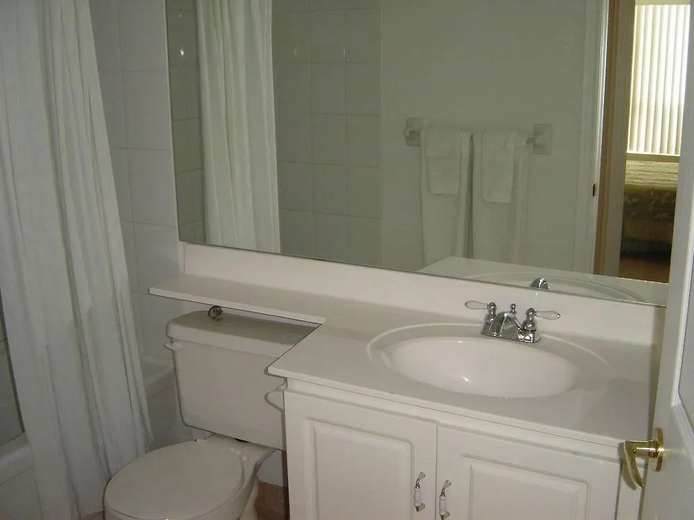 Toronto Luxury Accommodations - Qwest 0*,  Canada