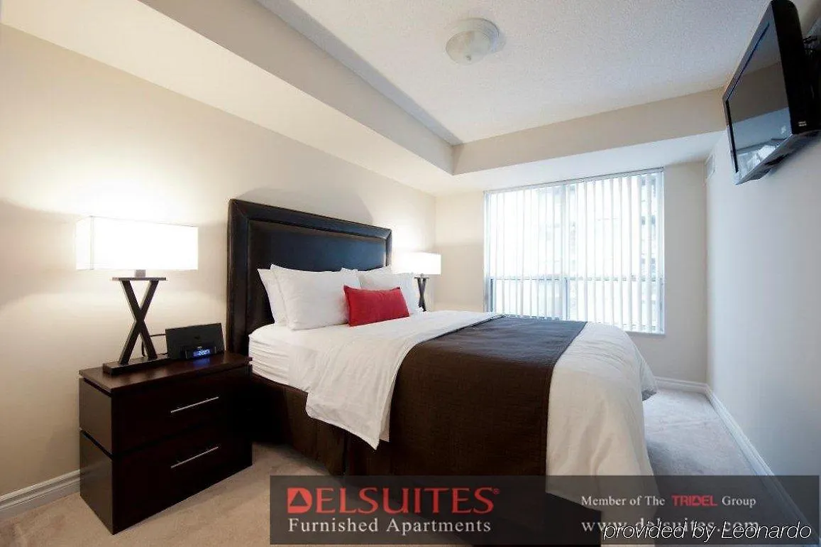 Toronto Luxury Accommodations - Qwest 0*,