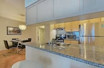 Toronto Luxury Accommodations - Qwest Apartment