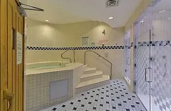 Toronto Luxury Accommodations - Qwest 0*,