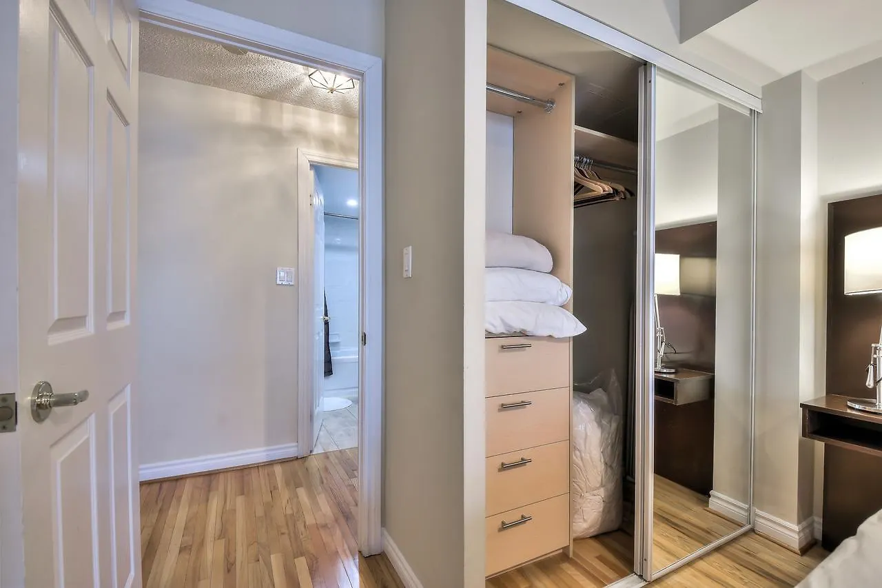 Toronto Luxury Accommodations - Qwest 0*,