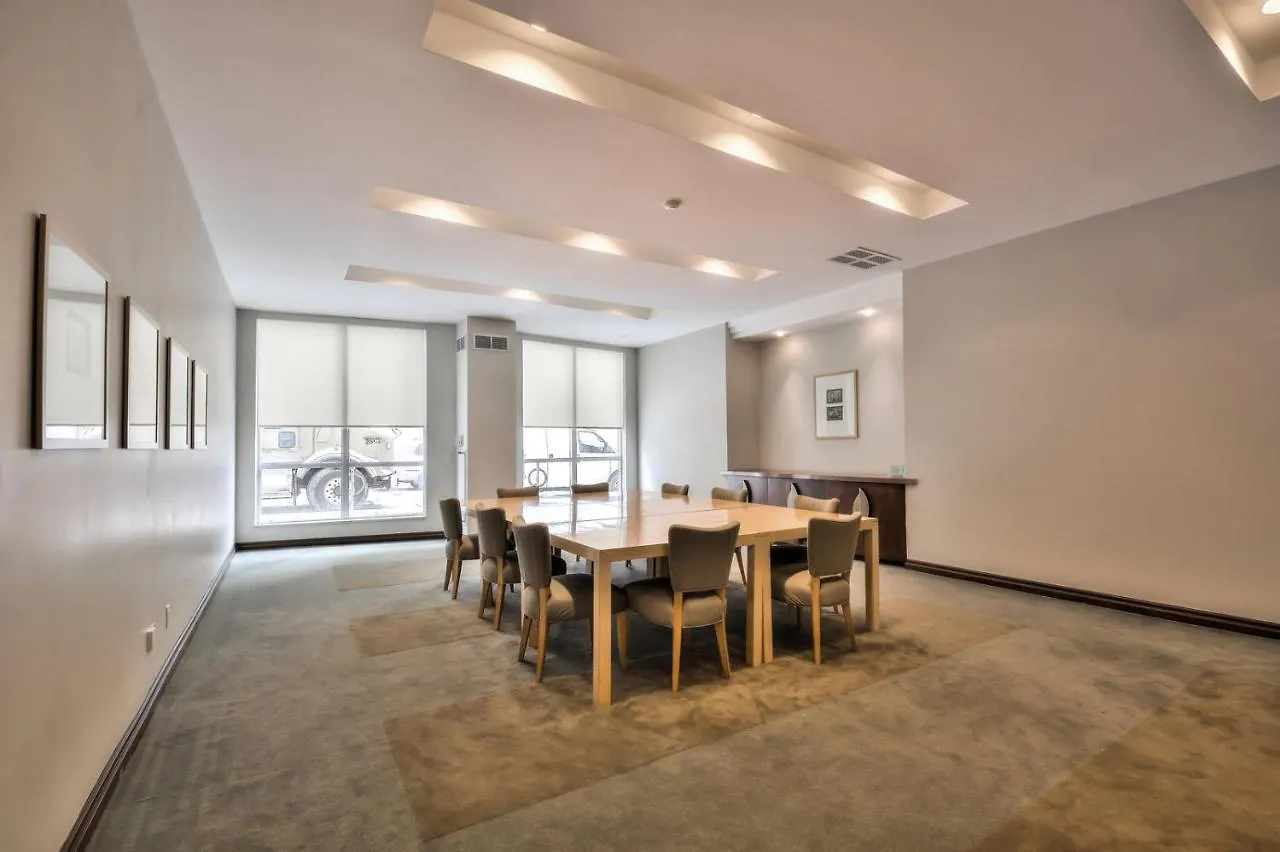 Toronto Luxury Accommodations - Qwest 0*,