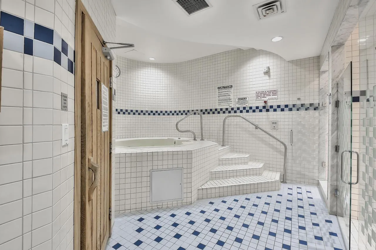 Toronto Luxury Accommodations - Qwest Apartment