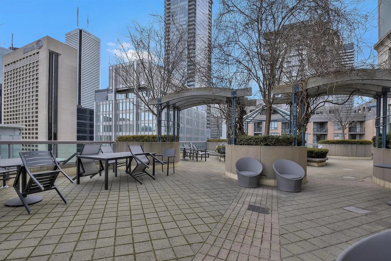 Toronto Luxury Accommodations - Qwest Apartment