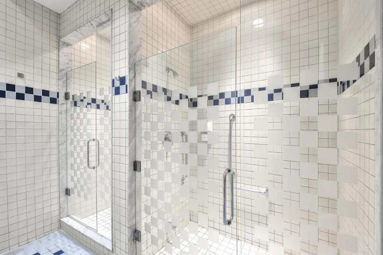 Toronto Luxury Accommodations - Qwest 0*,  Canada