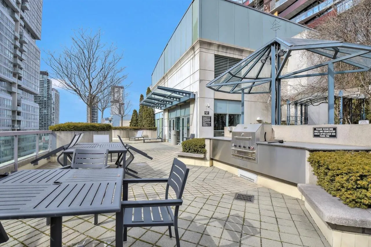 Toronto Luxury Accommodations - Qwest Apartment